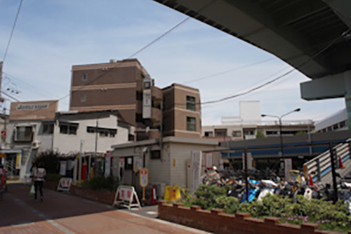 7)自転車屋のある角を右折。
